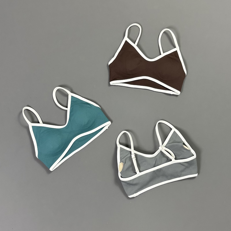 女性用コントラストラインヨガブラ Vネック ホワイトエッジ  - Yoga Fitness Tapis のレビューと価格